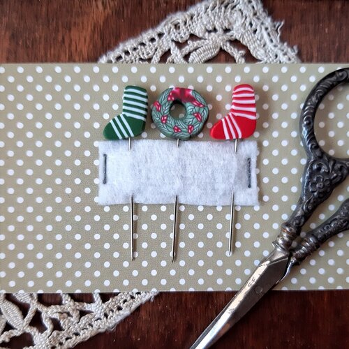 Christmas Stockings Pins by PuntiniPuntini