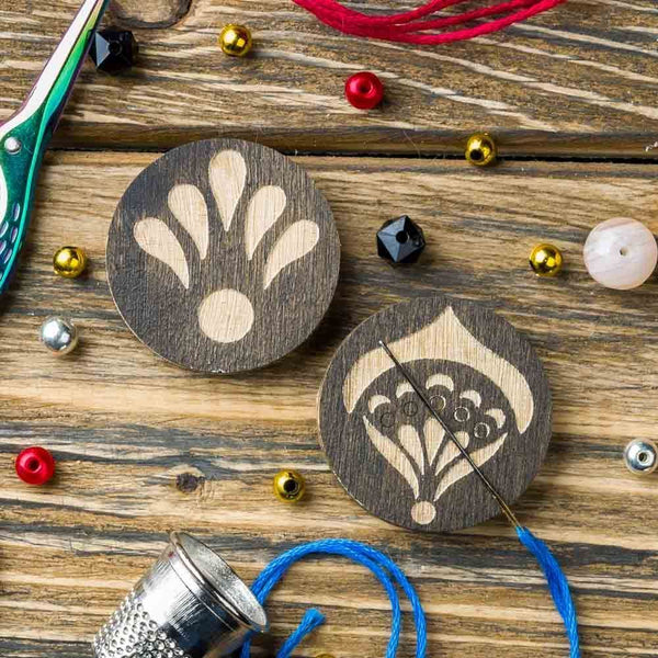 Circle Flourish Magnetic Double Sided Needle Minder FLMH-043 by Wonderland Crafts