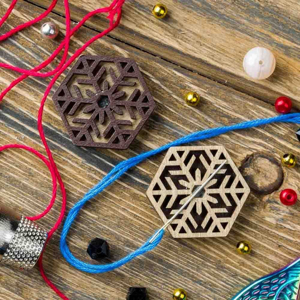 Snowflake Magnetic Double Sided Needle Minder FLMH-054 by Wonderland Crafts