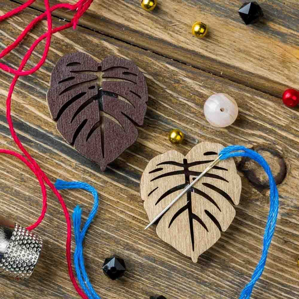 Monstera Magnetic Double Sided Needle Minder FLMH-063 by Wonderland Crafts