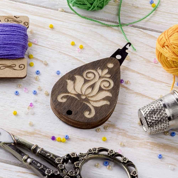 Needle Threader FLNT-003 by Wonderland Crafts