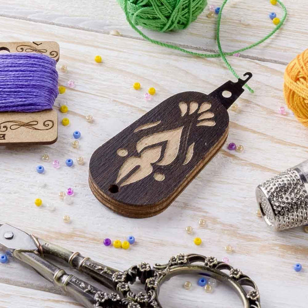 Needle Threader FLNT-006 by Wonderland Crafts