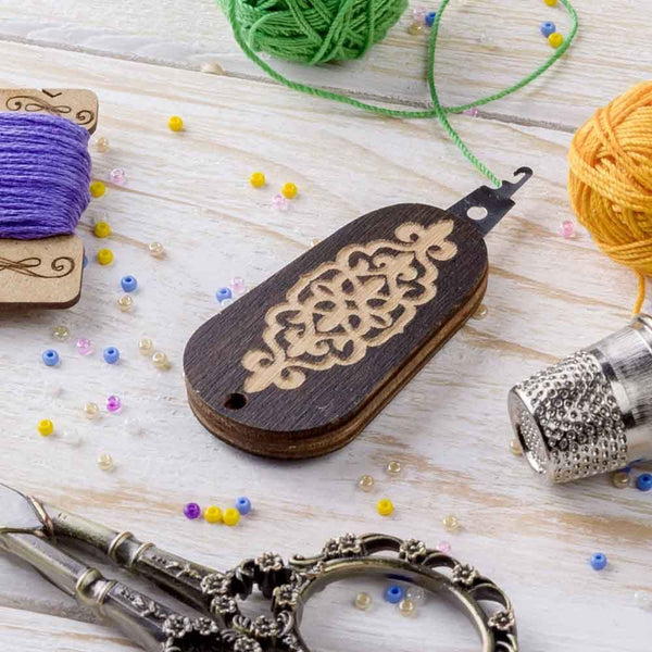 Needle Threader FLNT-007 by Wonderland Crafts
