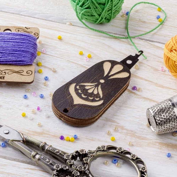 Needle Threader FLNT-009 by Wonderland Crafts
