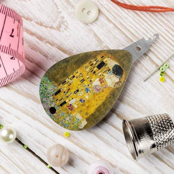 The Kiss Needle Threader FLNT-024 by Wonderland Crafts
