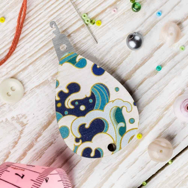 Waves Needle Threader FLNT-036 by Wonderland Crafts