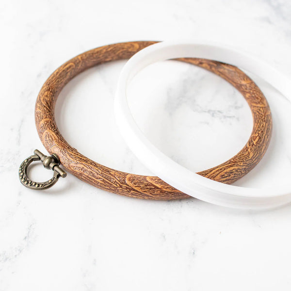 Flexi Woodgrain Round Needlework Display Hoop (8cm)