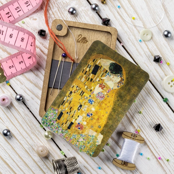 The Kiss Magnetic Needle Case FLZB(N)-088 by Wonderland Crafts