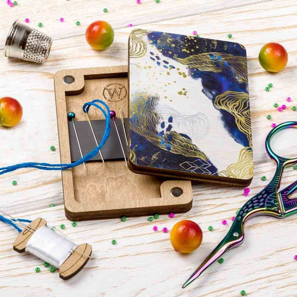 Blue Gold Magnetic Needle Case FLZB(N)-115 by Wonderland Crafts