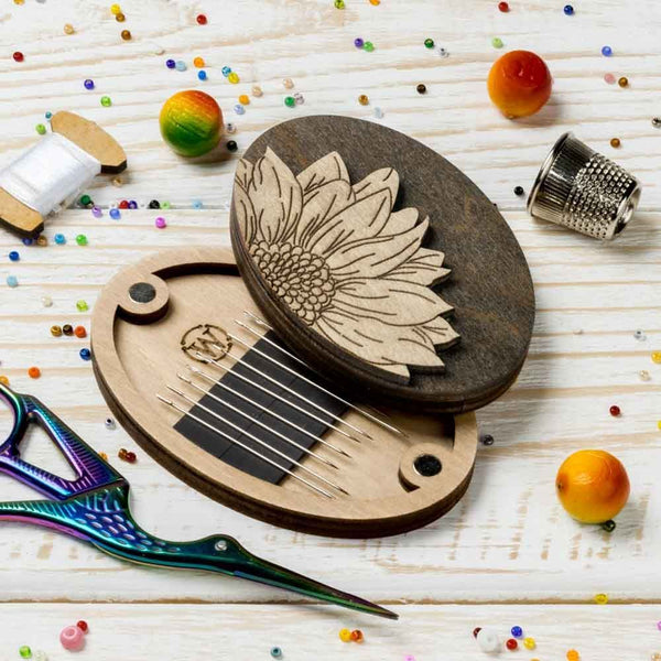 Daisy Oval Magnetic Needle Case FLZB(N)-173 by Wonderland Crafts