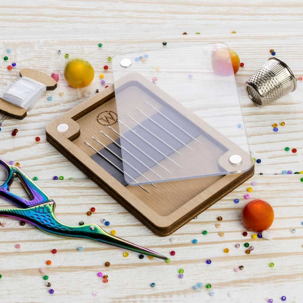 Clear Front Rectangle Magnetic Needle Case FLZB(N)-180 by Wonderland Crafts